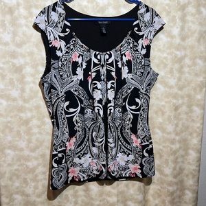 White House Black Market scoop neck blouse. Gently worn. Gold detail along neck